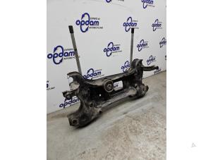 Subframe van een Volkswagen Caddy III (2KA,2KH,2CA,2CH) 1.6 TDI 16V 2015