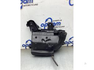 Gebruikte Luchtfilterhuis Peugeot Partner (GC/GF/GG/GJ/GK) 1.6 HDI 90 Prijs € 40,00 Margeregeling aangeboden door Gebr Opdam B.V.