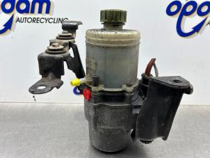 Gebruikte Stuurbekrachtiging Pomp Volkswagen Polo IV (9N1/2/3) 1.4 16V Prijs € 225,00 Margeregeling aangeboden door Gebr Opdam B.V.