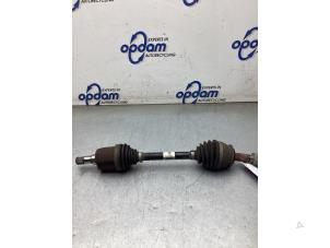 Gebruikte Aandrijfas links-voor Opel Mokka/Mokka X 1.4 Turbo 16V 4x2 Prijs € 70,00 Margeregeling aangeboden door Gebr Opdam B.V.