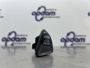Gebruikte Ruit schakelaar elektrisch Ford Ka II 1.2 Prijs € 15,00 Margeregeling aangeboden door Gebr Opdam B.V.