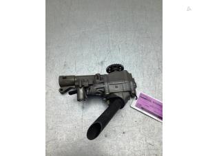 Gebruikte Oliepomp Mercedes GLA (156.9) 1.6 180 16V Prijs € 125,00 Margeregeling aangeboden door Gebr Opdam B.V.