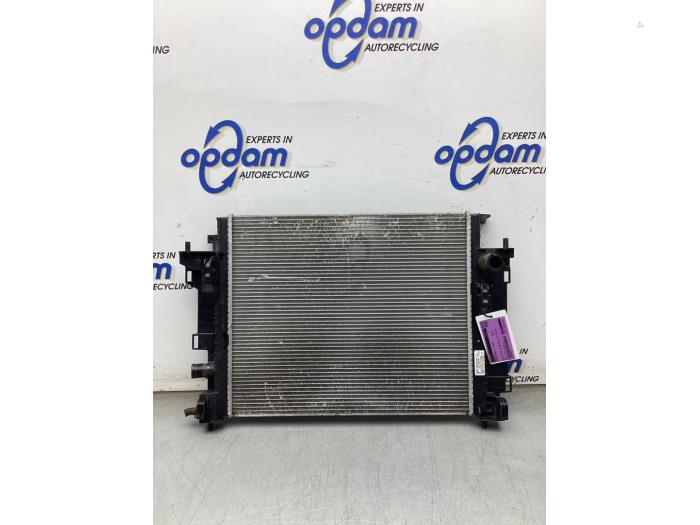 Gebruikte Radiateur Renault Twingo III (AH) 1.0 SCe 70 12V Prijs € 35,00 Margeregeling aangeboden door Gebr Opdam B.V.