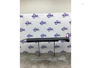 Gebruikte Zijskirt rechts Opel Mokka/Mokka X 1.4 Turbo 16V 4x2 Prijs € 75,00 Margeregeling aangeboden door Gebr Opdam B.V.