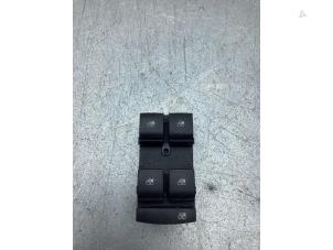 Gebruikte Elektrisch Raam Schakelaar Opel Mokka/Mokka X 1.4 Turbo 16V 4x2 Prijs € 30,00 Margeregeling aangeboden door Gebr Opdam B.V.