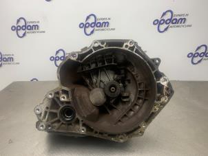 Gebruikte Versnellingsbak Opel Astra H GTC (L08) 1.6 16V Prijs € 299,00 Margeregeling aangeboden door Gebr Opdam B.V.