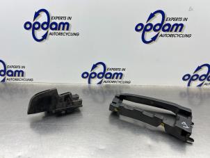 Gebruikte Bumpersteun rechts-achter Opel Combo Cargo 1.6 CDTI 75 Prijs € 30,00 Margeregeling aangeboden door Gebr Opdam B.V.