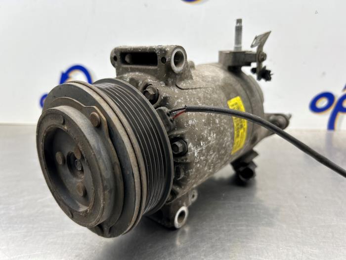 Gebruikte Aircopomp Ford Fiesta 6 (JA8) 1.0 SCI 12V 80 Prijs € 90,00 Margeregeling aangeboden door Gebr Opdam B.V.