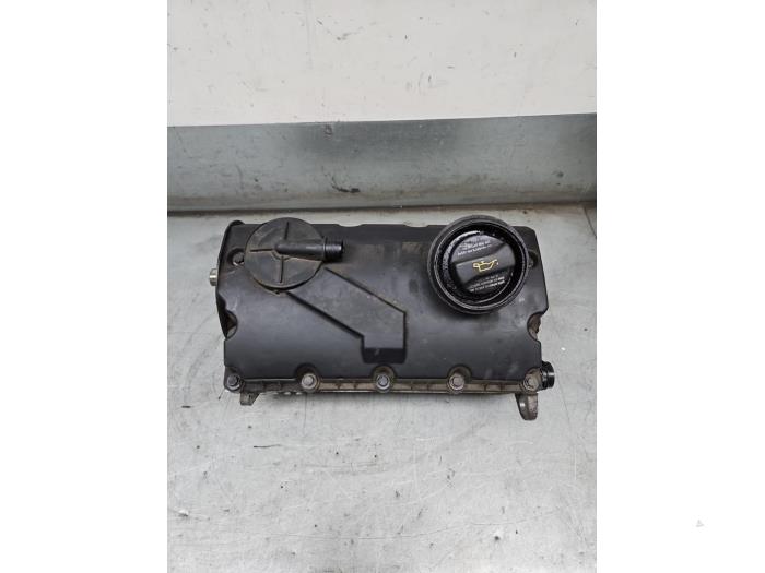 Cilinderkop van een Volkswagen Caddy Combi III (2KB,2KJ) 1.9 TDI 2005