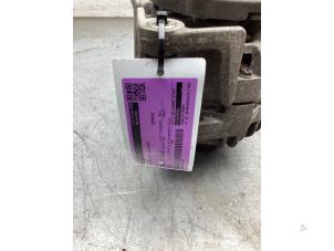 Gebruikte Dynamo Opel Astra H Twin Top (L67) 1.8 16V Prijs € 50,00 Margeregeling aangeboden door Gebr Opdam B.V.