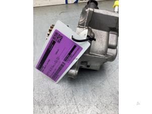 Gebruikte Dieselpomp Ford C-Max (DXA) 1.5 TDCi 120 16V Prijs € 175,00 Margeregeling aangeboden door Gebr Opdam B.V.