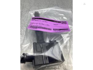 Gebruikte Bobine Opel Crossland (X) 1.2 Turbo 12V Prijs € 25,00 Margeregeling aangeboden door Gebr Opdam B.V.