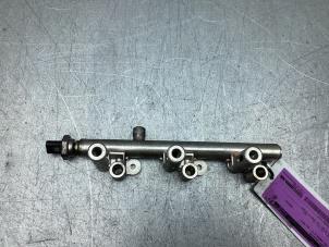 Gebruikte Injector brug Opel Crossland (X) 1.2 Turbo 12V Prijs € 120,00 Margeregeling aangeboden door Gebr Opdam B.V.