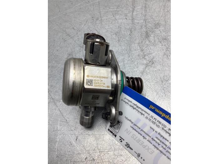 Brandstofpomp Mechanisch van een Mercedes-Benz C (W205) C-180 1.5 EQ Boost 2021