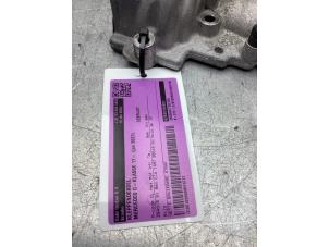 Gebruikte Kleppendeksel Mercedes C (W205) C-180 1.5 EQ Boost Prijs € 350,00 Margeregeling aangeboden door Gebr Opdam B.V.