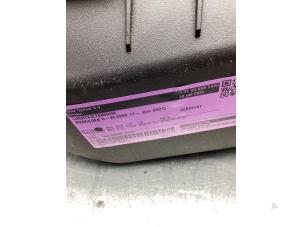 Gebruikte Luchtfilterhuis Mercedes C (W205) C-180 1.5 EQ Boost Prijs € 75,00 Margeregeling aangeboden door Gebr Opdam B.V.