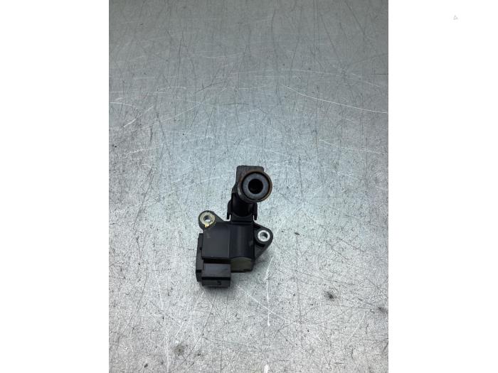 Gebruikte Bobine Mercedes E (R238) E-200 2.0 Turbo 16V Prijs € 20,00 Margeregeling aangeboden door Gebr Opdam B.V.