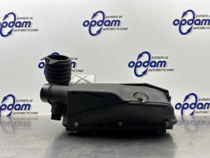 Gebruikte Luchtfilterhuis Mercedes ML I (163) 270 2.7 CDI 20V Prijs € 50,00 Margeregeling aangeboden door Gebr Opdam B.V.