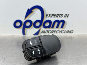 Gebruikte Raam schakelaar elektrisch Ford Focus 1 Wagon 1.6 16V Prijs € 30,00 Margeregeling aangeboden door Gebr Opdam B.V.