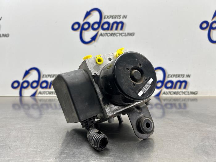 Gebruikte ABS Pomp Opel Combo 1.3 CDTI 16V ecoFlex Prijs € 200,00 Margeregeling aangeboden door Gebr Opdam B.V.