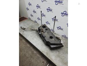 Gebruikte Tank Ford Kuga III (DFK) 2.5 PHEV 16V Prijs € 475,00 Margeregeling aangeboden door Gebr Opdam B.V.