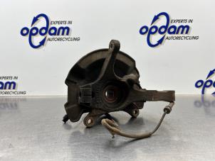 Gebruikte Fusee links-voor Suzuki Swift (ZA/ZC/ZD1/2/3/9) 1.3 VVT 16V Prijs € 50,00 Margeregeling aangeboden door Gebr Opdam B.V.