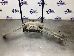 Gebruikte Subframe Fiat Doblo Cargo (263) 1.3 MJ 16V Euro 4 Prijs € 125,00 Margeregeling aangeboden door Gebr Opdam B.V.