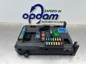 Gebruikte Zekeringkast Citroen C4 Cactus (0B/0P) 1.2 PureTech 82 12V Prijs € 100,00 Margeregeling aangeboden door Gebr Opdam B.V.