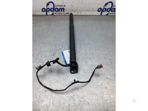 Gebruikte Amortisseur links-achter Ford Kuga III (DFK) 2.5 PHEV 16V Prijs € 95,00 Margeregeling aangeboden door Gebr Opdam B.V.