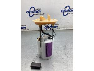 Gebruikte Benzinepomp Ford Kuga III (DFK) 2.5 PHEV 16V Prijs € 125,00 Margeregeling aangeboden door Gebr Opdam B.V.