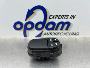 Gebruikte Raam schakelaar elektrisch Ford Focus 1 Wagon 1.6 16V Prijs € 25,00 Margeregeling aangeboden door Gebr Opdam B.V.