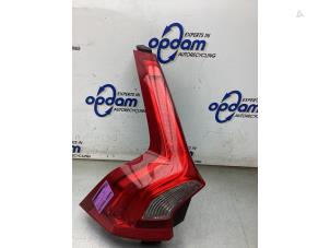 Gebruikte Achterlicht links Volvo V60 I (FW/GW) 2.4 D6 20V Plug-in Hybrid AWD Prijs € 175,00 Margeregeling aangeboden door Gebr Opdam B.V.