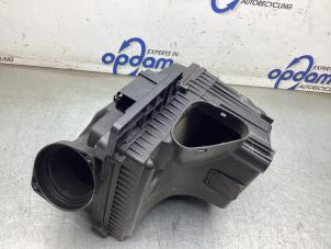 Gebruikte Luchtfilterhuis Volvo V60 I (FW/GW) 2.4 D6 20V Plug-in Hybrid AWD Prijs € 45,00 Margeregeling aangeboden door Gebr Opdam B.V.