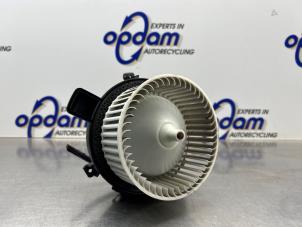 Gebruikte Kachel Ventilatiemotor Opel Astra K Sports Tourer 1.0 Turbo 12V Prijs € 75,00 Margeregeling aangeboden door Gebr Opdam B.V.