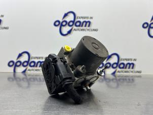 Gebruikte ABS Pomp Opel Corsa C (F08/68) 1.2 16V Twin Port Prijs € 75,00 Margeregeling aangeboden door Gebr Opdam B.V.