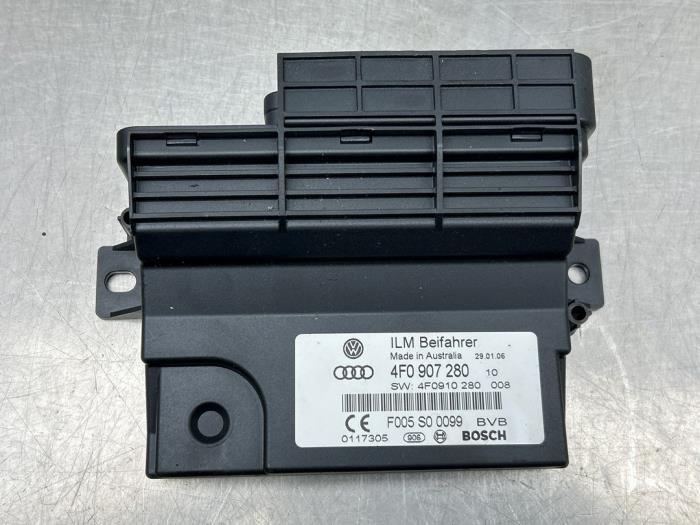 Gebruikte Computer boord Audi A6 (C6) 2.4 V6 24V Prijs € 50,00 Margeregeling aangeboden door Gebr Opdam B.V.