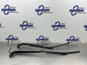 Gebruikte Ruitenwisserarm voor Citroen C4 Cactus (0B/0P) 1.2 PureTech 82 12V Prijs € 35,00 Margeregeling aangeboden door Gebr Opdam B.V.