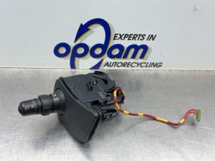 Gebruikte Pinker Schakelaar Renault Clio III (BR/CR) 1.6 16V Prijs € 50,00 Margeregeling aangeboden door Gebr Opdam B.V.