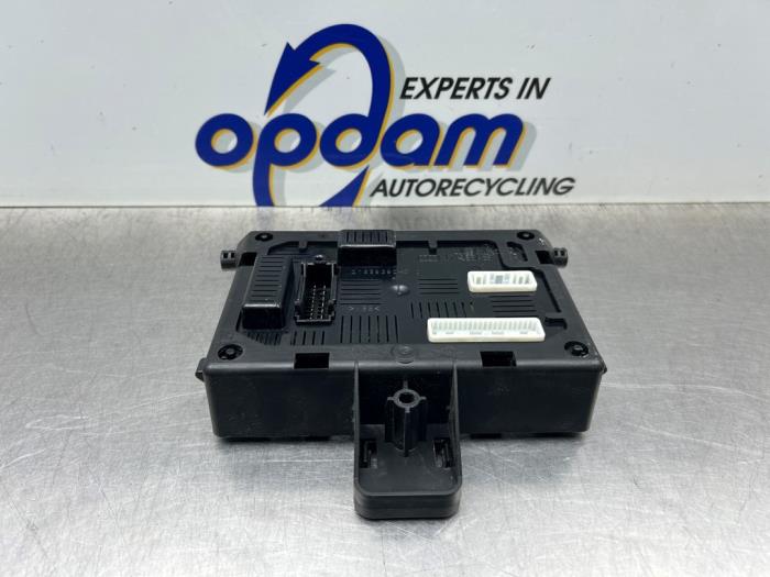 Gebruikte Module Bodycontrol Renault Clio III (BR/CR) 1.6 16V Prijs € 75,00 Margeregeling aangeboden door Gebr Opdam B.V.