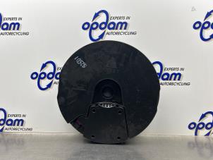 Gebruikte Subwoofer Volkswagen Up! (121) 1.0 12V 60 Prijs € 125,00 Margeregeling aangeboden door Gebr Opdam B.V.