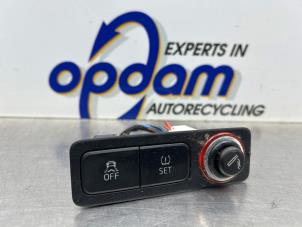 Gebruikte ASR schakelaar Volkswagen Up! (121) 1.0 12V 60 Prijs € 25,00 Margeregeling aangeboden door Gebr Opdam B.V.