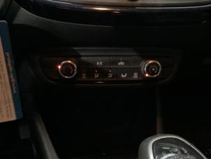 Gebruikte Chaufage Bedieningspaneel Opel Crossland (X) 1.2 Turbo 12V Prijs € 75,00 Margeregeling aangeboden door Gebr Opdam B.V.
