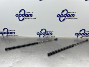 Gebruikte Gasdemperset Achterklep Ford C-Max (DM2) 1.8 16V Prijs € 25,00 Margeregeling aangeboden door Gebr Opdam B.V.