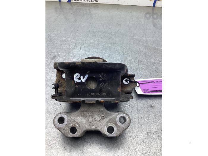 Gebruikte Motorrubber Peugeot 2008 (CU) 1.6 VTI 16V Prijs € 25,00 Margeregeling aangeboden door Gebr Opdam B.V.