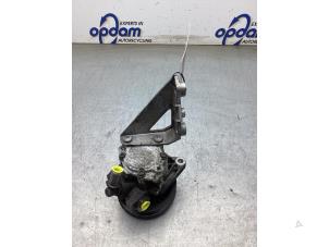 Gebruikte Servopomp BMW 5 serie (E60) 523i 24V Prijs € 150,00 Margeregeling aangeboden door Gebr Opdam B.V.