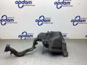 Gebruikte Ruitensproeiertank voor Mercedes A (W176) 1.6 A-160 16V Prijs € 30,00 Margeregeling aangeboden door Gebr Opdam B.V.