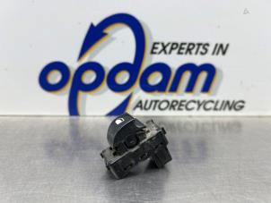 Gebruikte Ruit schakelaar elektrisch Citroen Jumpy (G9) 2.0 HDI 120 16V Prijs € 25,00 Margeregeling aangeboden door Gebr Opdam B.V.