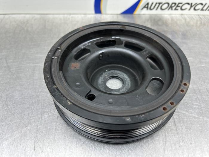 Gebruikte Krukas Poelie Volkswagen Polo VI (AW1) 1.0 TSI 12V Prijs € 40,00 Margeregeling aangeboden door Gebr Opdam B.V.