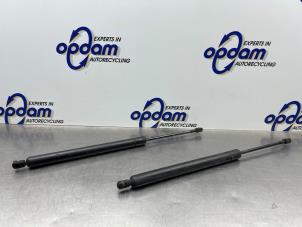 Gebruikte Gasdemperset Achterklep Seat Alhambra (7V8/9) 1.9 TDI 110 Prijs € 40,00 Margeregeling aangeboden door Gebr Opdam B.V.