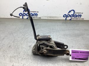 Gebruikte Motorsteun Volvo V60 I (FW/GW) 2.4 D6 20V Plug-in Hybrid AWD Prijs € 30,00 Margeregeling aangeboden door Gebr Opdam B.V.